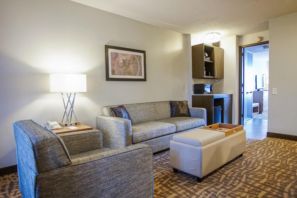 Ramada By Wyndham Southfield Ξενοδοχείο Εξωτερικό φωτογραφία