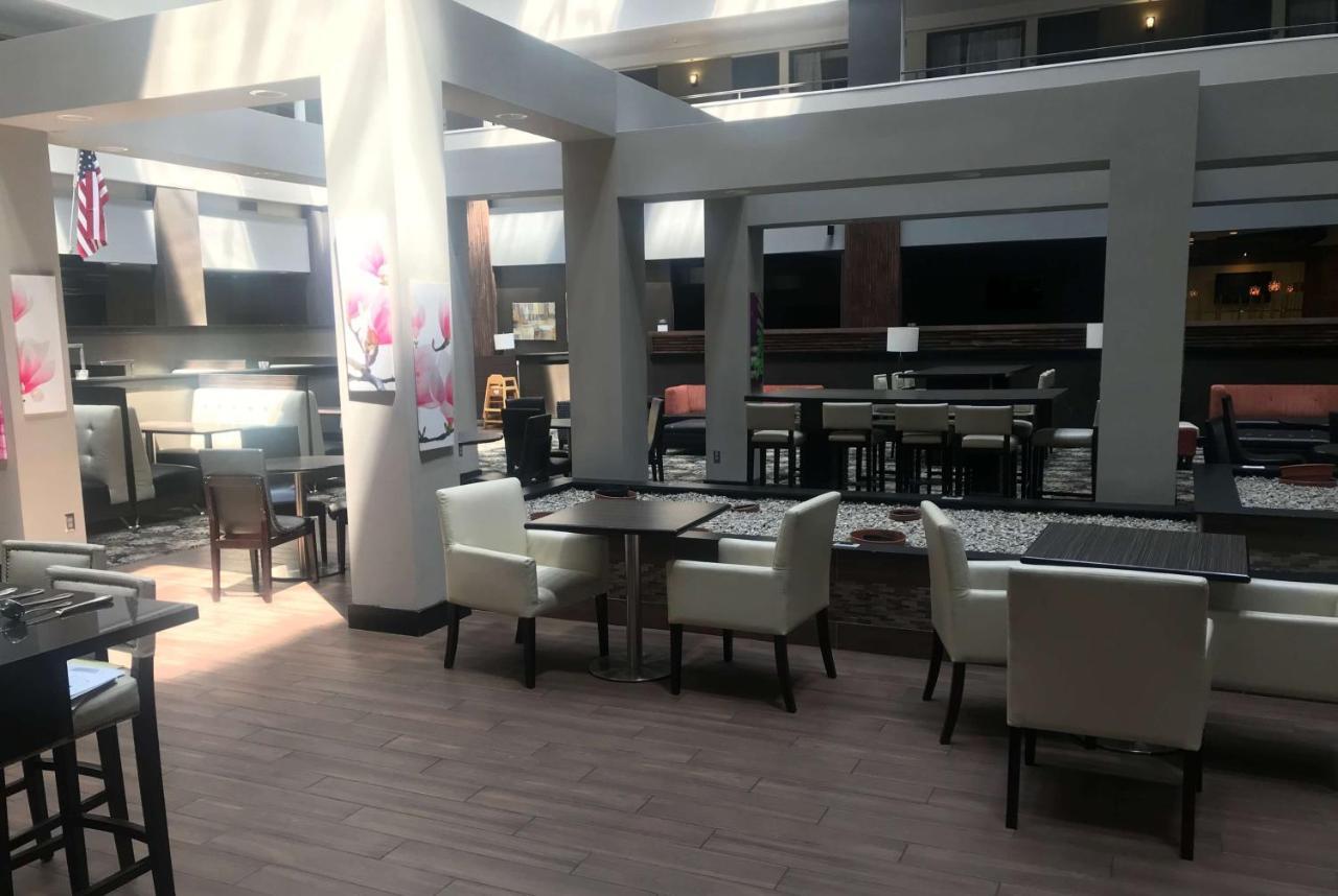 Ramada By Wyndham Southfield Ξενοδοχείο Εξωτερικό φωτογραφία